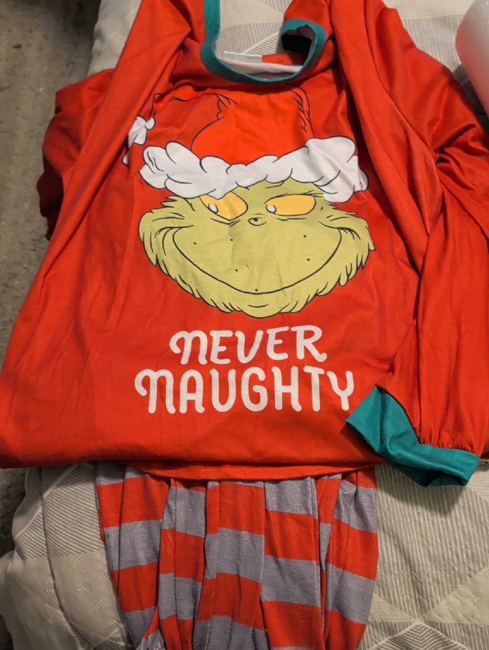 Red Grinch 'Never Naughty' Women's Holiday Pajama Set